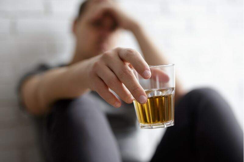 Transtorno por uso de álcool: causas, diagnóstico e tratamento