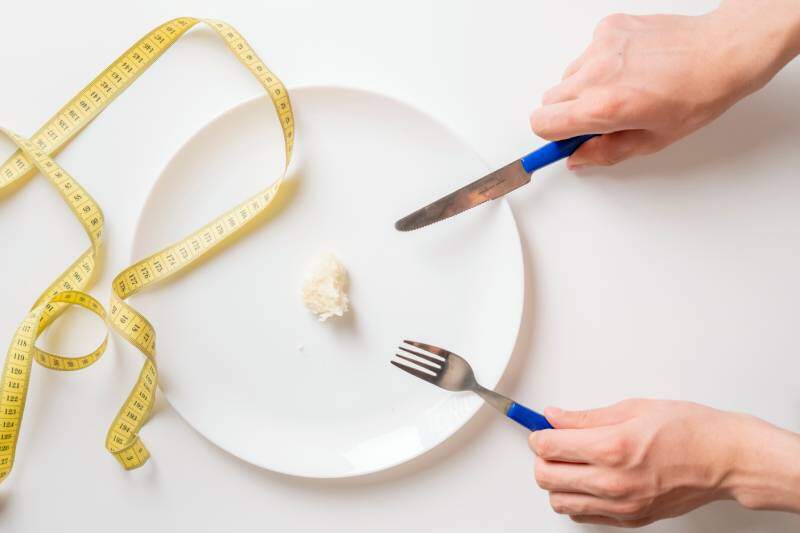 Transtornos alimentares: sinais, riscos e tratamento segundo um especialista